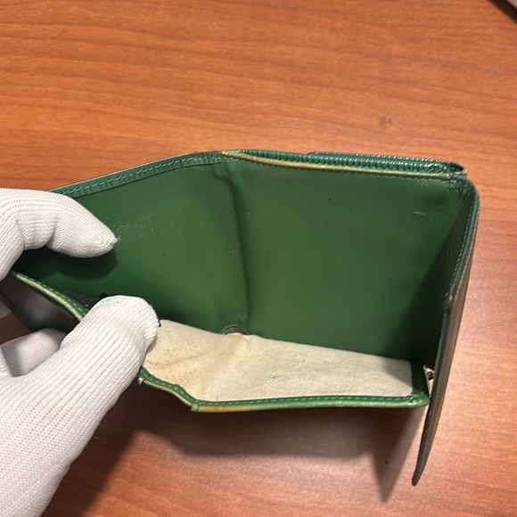 Louis Vuitton Green Epi Leather Borneo Men's Bifold Wallet - Picture 6 of 6